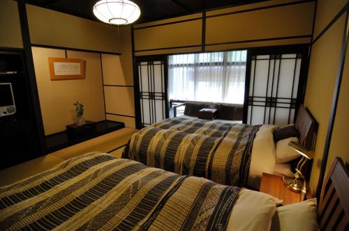 Japanese-Style Economy Western Twin bed Room with Shared Bathroom - "Chikyu" - Room Only
