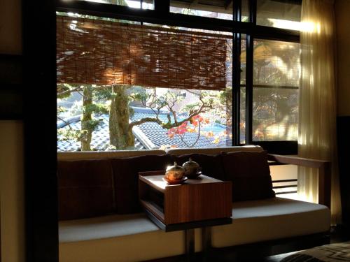 Japanese-Style Economy Western Twin bed Room with Shared Bathroom - "Chikyu" - Room Only