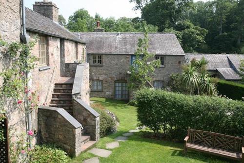 Classic Cottage (1 adult)