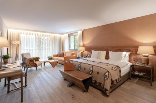Panorama Junior Suite with Balcony and Lake View