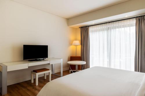 Premium Deluxe Room with Resort View