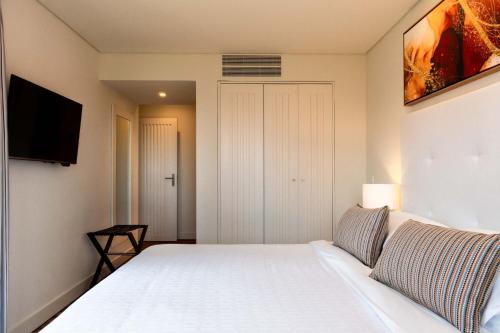 Superior Two-Bedroom Suite with Balcony and Garden View