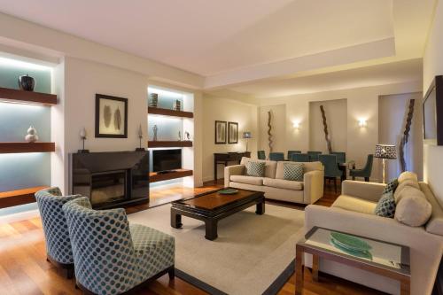 Three Bedroom Residence With Garden View