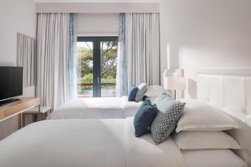 Premium Three-Bedroom Residence with Garden View