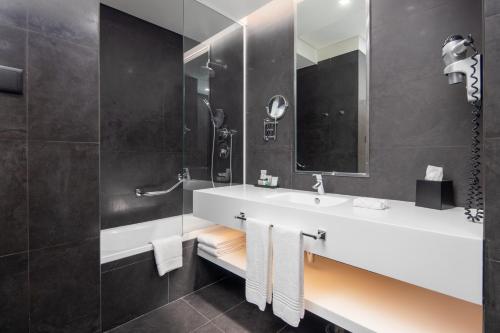 Premium Deluxe Suite (Room Rate = Resort Credit)