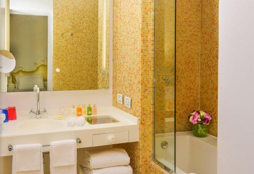 Deluxe Double or Twin Room with terrace - Free Spa Access