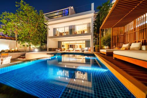 4 Bedroom Beach Villa with Pool
