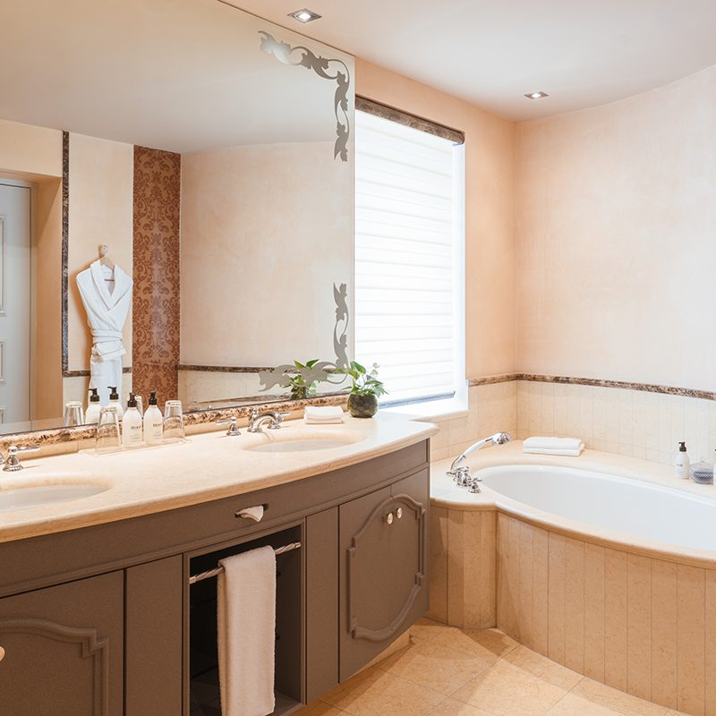 Carlton Suite