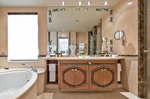 Carlton Two Bedroom Suite