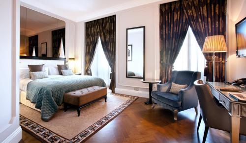 Classic King Room with City View
