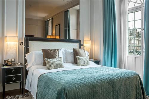 Classic King Room with Square View