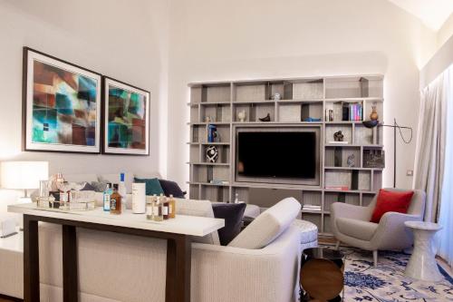 Prestige King Suite