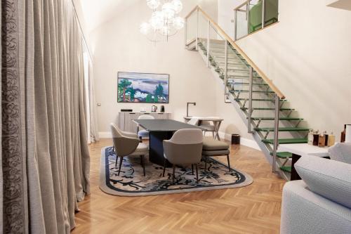 Prestige King Suite