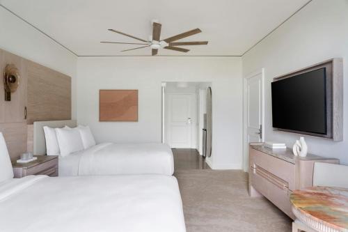 Studio with Two Queen Beds