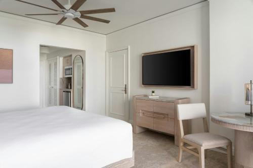 Studio with Two Queen Beds