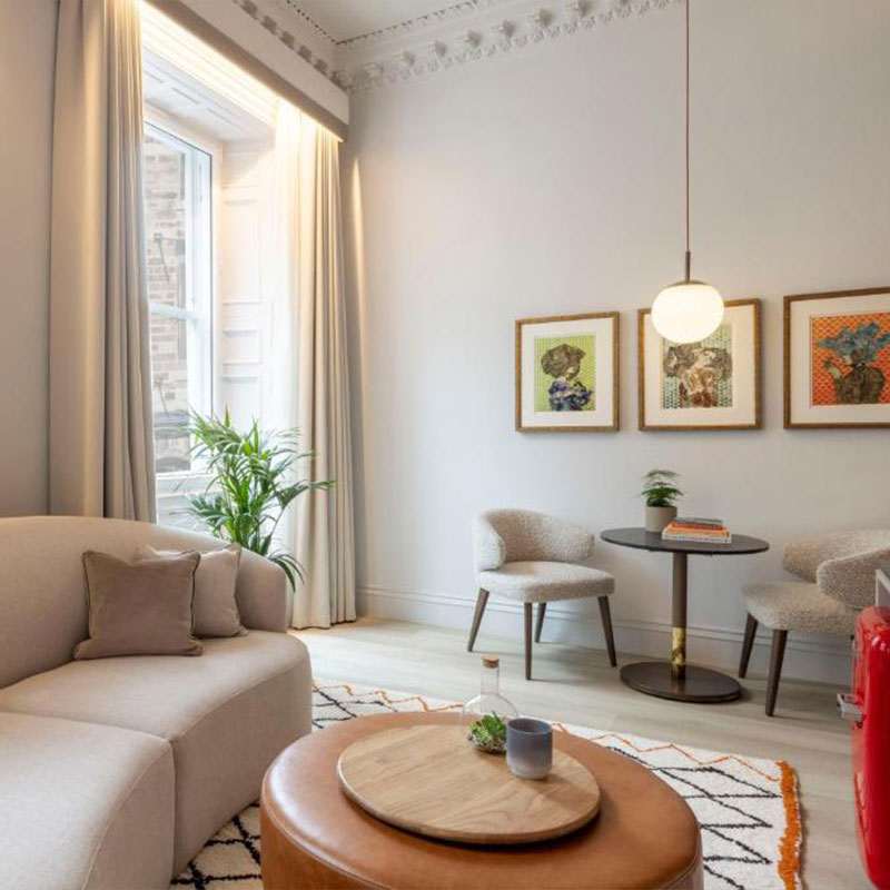 Grand Chamber Queen Suite