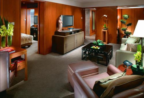 Staycation by M.O. - City View Suite
