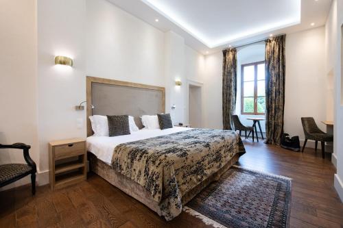Suite with Lake View  and Spa Access Included