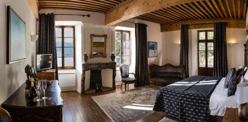 Suite with Lake View  and Spa Access Included