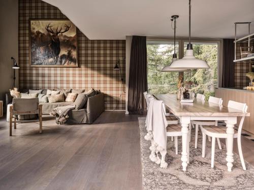 Huntsman Lodge