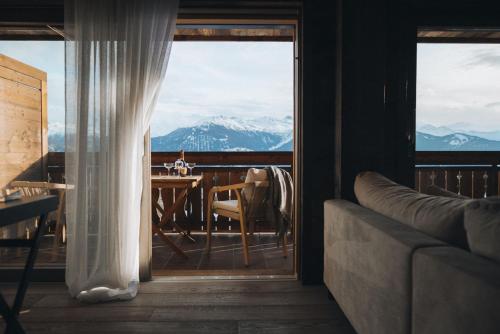 Superior Suite with Mountain View