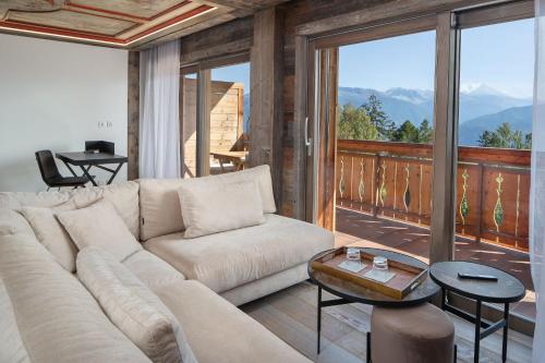 Superior Suite with Mountain View
