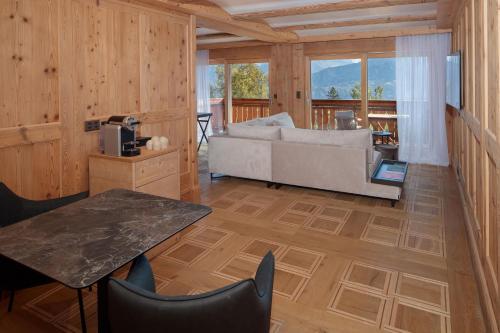 Superior Suite with Mountain View