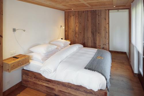 Suite with Mountain View