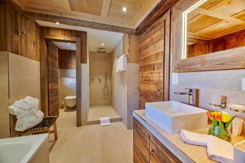 Suite with Mountain View