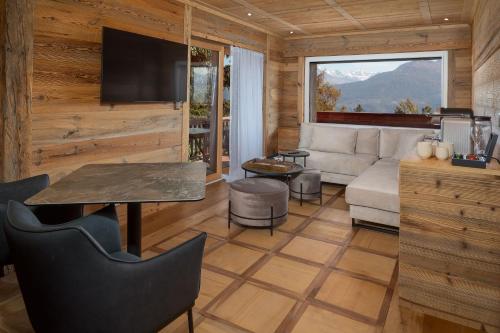 Suite with Mountain View