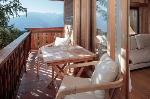 Suite with Mountain View