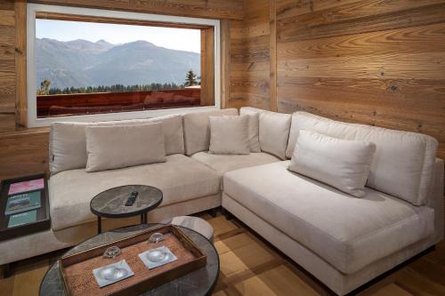 Suite with Mountain View