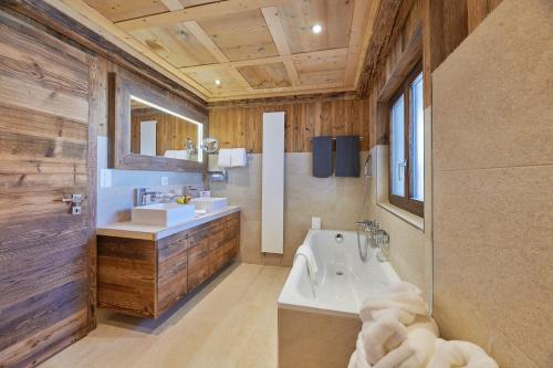 Suite with Mountain View