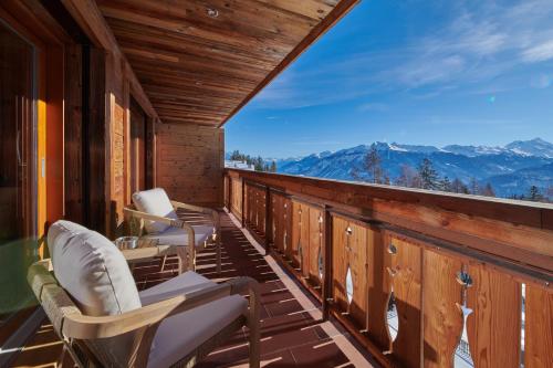 Suite with Balcony and Mountain View