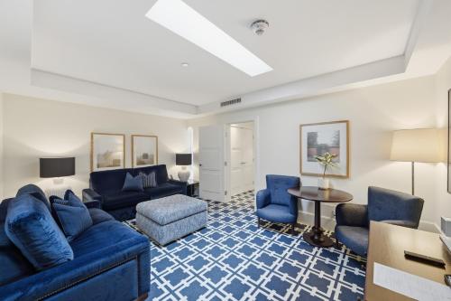 Deluxe King Suite
