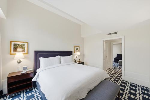 Deluxe King Suite