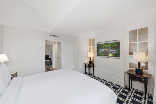 Deluxe King Suite