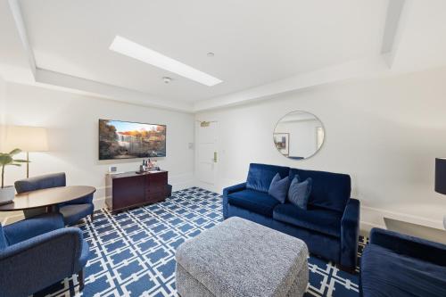 Deluxe King Suite