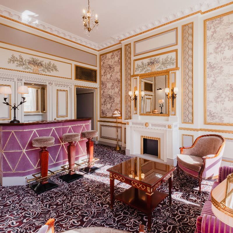 King Suite with Wine Bar