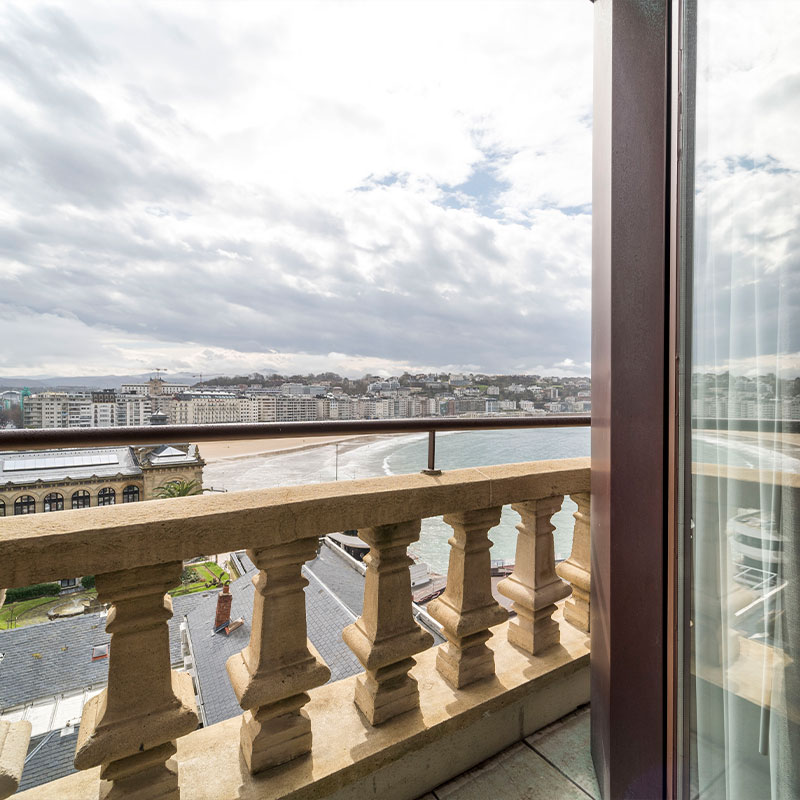 Petite Sea View