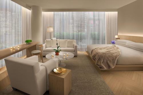 King Suite with Times Square and River View