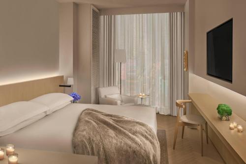 Premier King Room with Times Square View