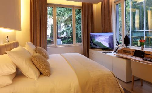 Junior Suite with Garden View - Spa Access