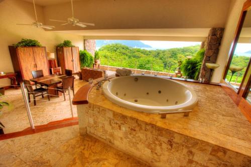 Sky Jacuzzi Suite