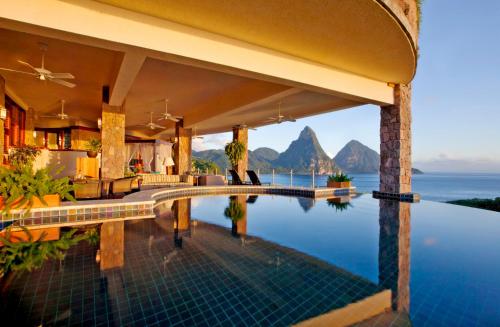Galaxy Infinity Pool Sanctuary