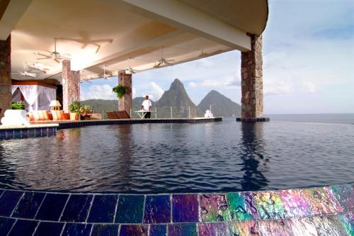 Galaxy Infinity Pool Sanctuary