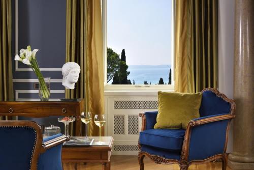 Suite with Lake View