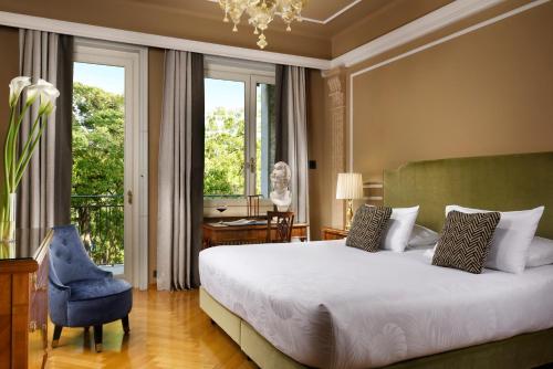 Deluxe Lake View with Balcony
