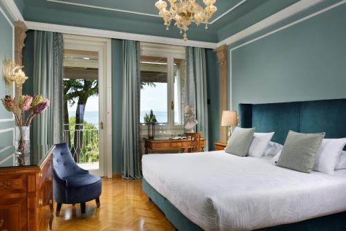 Deluxe Lake View with Balcony