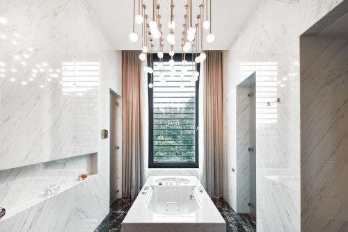 Presidential Suite Maestro